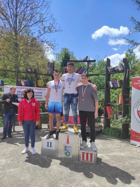 Поредно отличие на Иван Пенчев от 9 клас 1