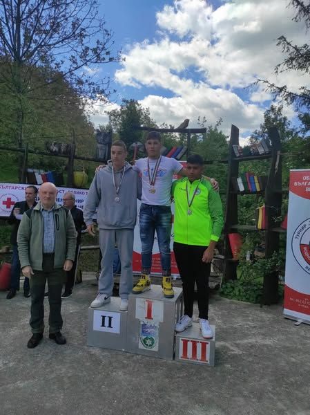 Поредно отличие на Иван Пенчев от 9 клас 2